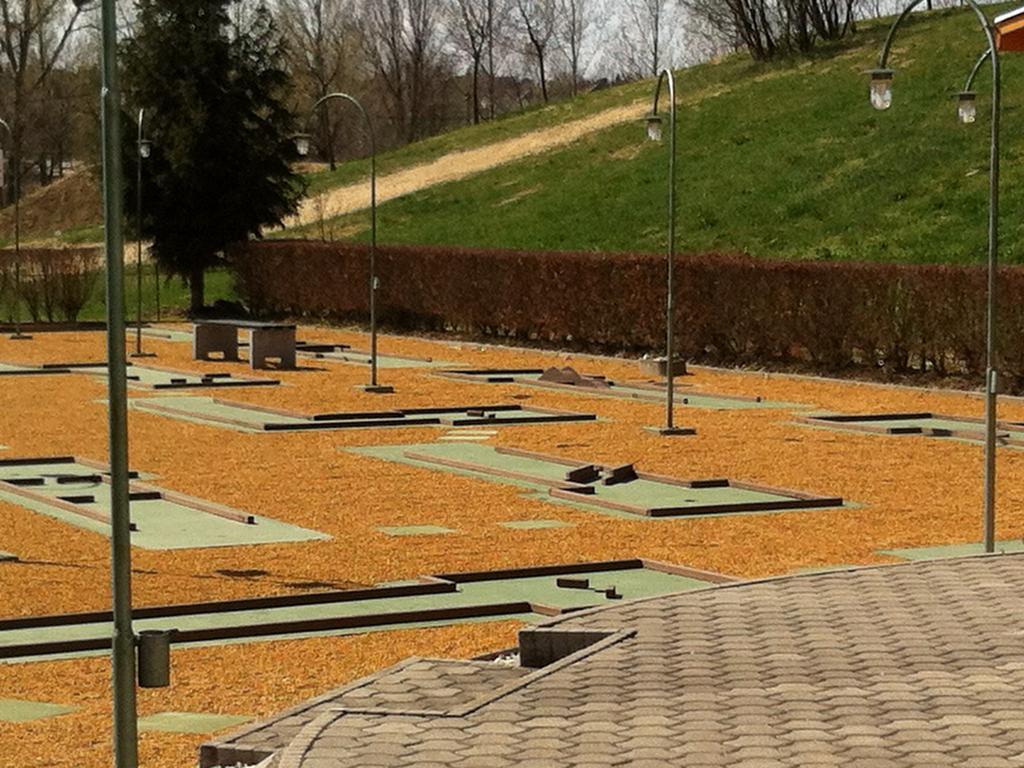 Golf Etterem Es Panzio Hotel Kaposvar Bagian luar foto