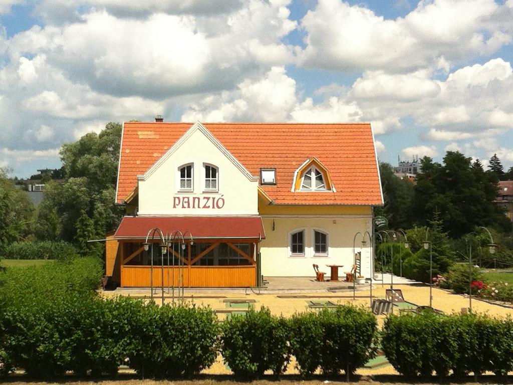 Golf Etterem Es Panzio Hotel Kaposvar Bagian luar foto