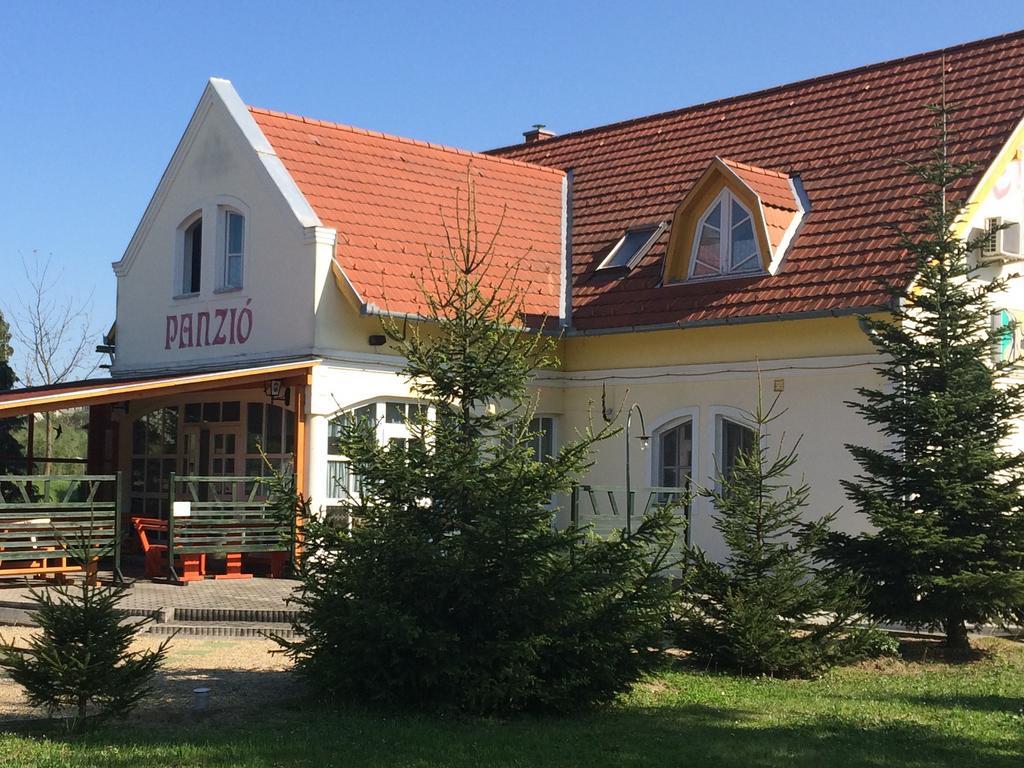Golf Etterem Es Panzio Hotel Kaposvar Bagian luar foto