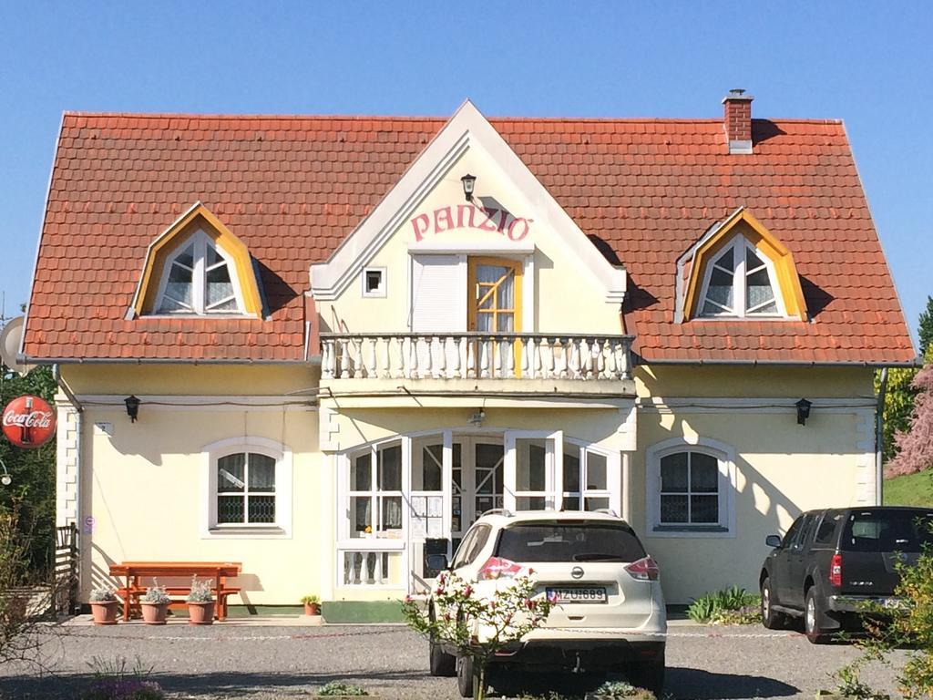 Golf Etterem Es Panzio Hotel Kaposvar Bagian luar foto