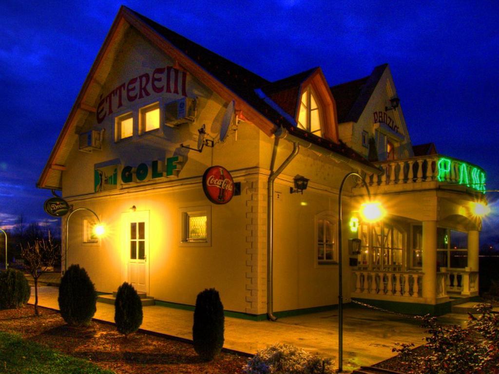 Golf Etterem Es Panzio Hotel Kaposvar Bagian luar foto