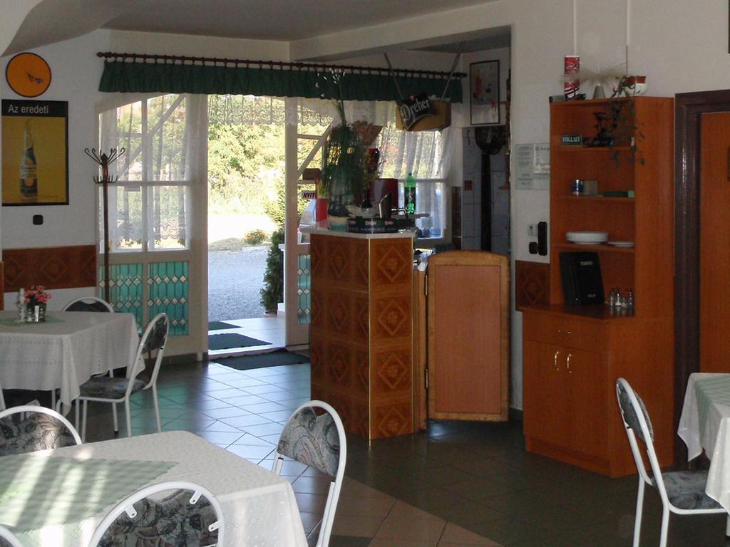 Golf Etterem Es Panzio Hotel Kaposvar Bagian luar foto